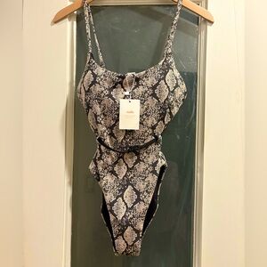 Andie Swim Riviera Belted One Piece, size S